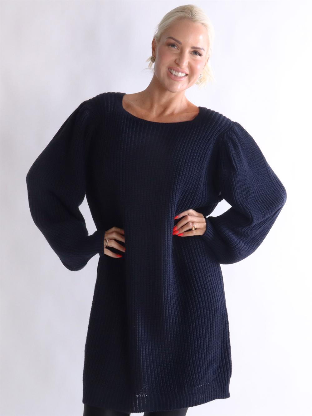 Mayse - Armygrøn sød strikkjole med ballonærmer